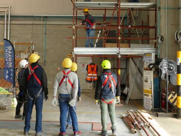 corso-di-formazione-per-montaggio-e-smontaggio-di-ponteggi-mollo-academy